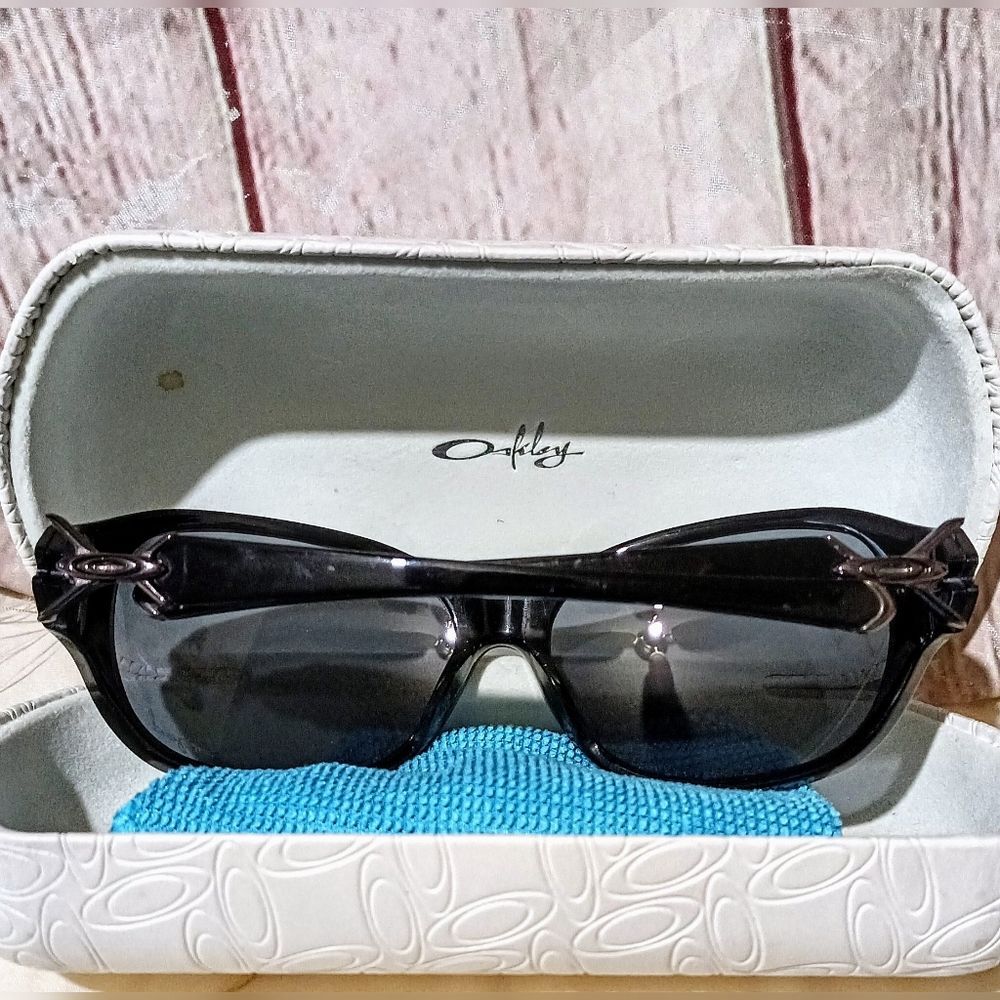 Oakley Abandon black sunglasses - Picture 2 of 10